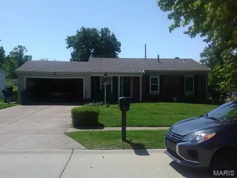 1972 Shoreham Dr, Florissant, MO 63033
