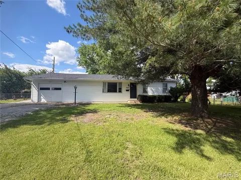 317 E Madison St, Millstadt, IL 62260