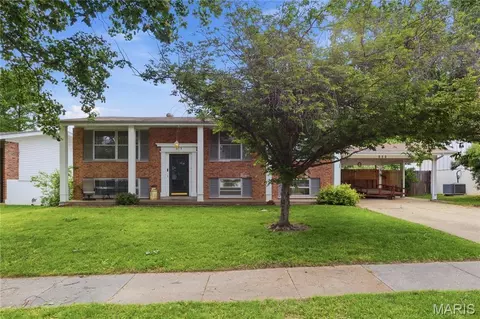913 Sherwick Ter, Manchester, MO 63021