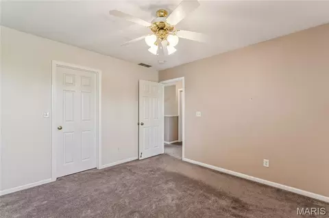 Bedroom - 1033 Turtle Dove Trl, Waterloo, IL 62298 photo 4 of 8
