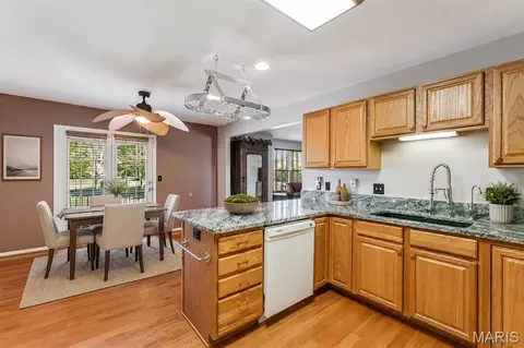 Kitchen - 1033 Turtle Dove Trl, Waterloo, IL 62298 photo 5 of 6