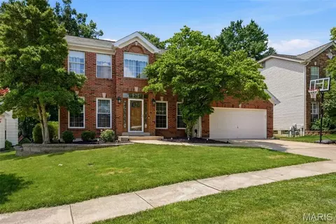 305 Oak Top Ct, Ballwin, MO 63021