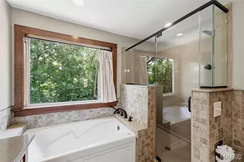 Bath - 305 Oak Top Ct, Ballwin, MO 63021 photo 3 of 5