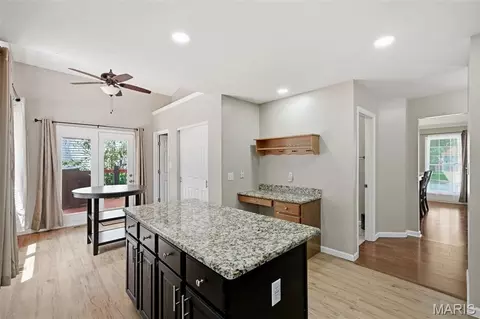 Entry Way - 305 Oak Top Ct, Ballwin, MO 63021 photo 3 of 4