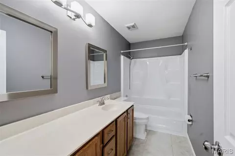 Bath - 305 Oak Top Ct, Ballwin, MO 63021 photo 5 of 5