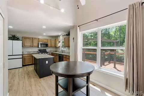 Kitchen - 305 Oak Top Ct, Ballwin, MO 63021 photo 5 of 5