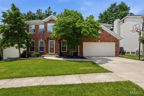 Exterior - 305 Oak Top Ct, Ballwin, MO 63021 photo 2 of 9