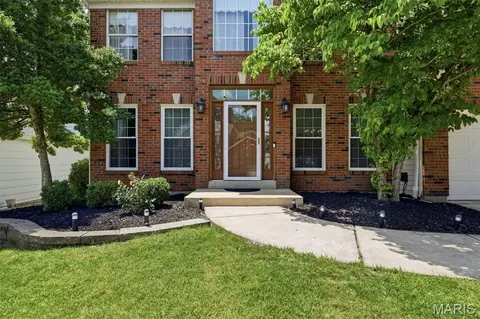 Exterior - 305 Oak Top Ct, Ballwin, MO 63021 photo 3 of 9