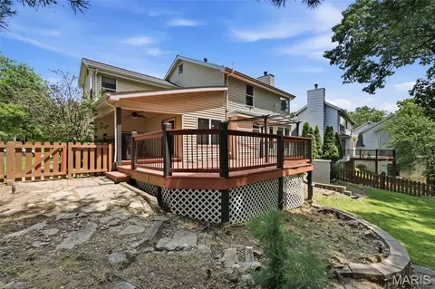 Exterior - 305 Oak Top Ct, Ballwin, MO 63021 photo 7 of 9