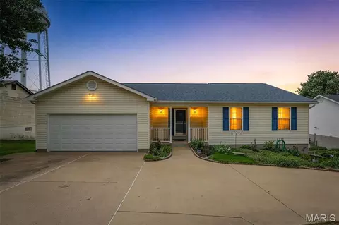 1553 Scenic Dr, Herculaneum, MO 63048