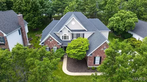 12775 Wynfield Pines Ct, Des Peres, MO 63131