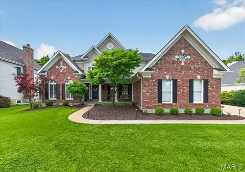 12775 Wynfield Pines Ct, Des Peres, MO 63131