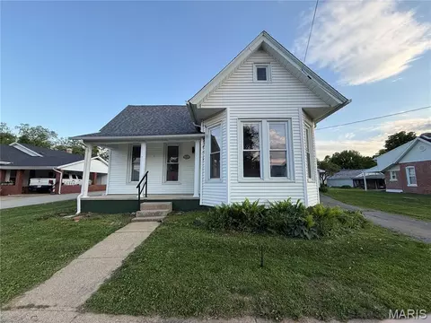 209 W College, Fredericktown, MO 63645