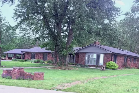 26541 Lake Shore Rd, Lebanon, MO 65536