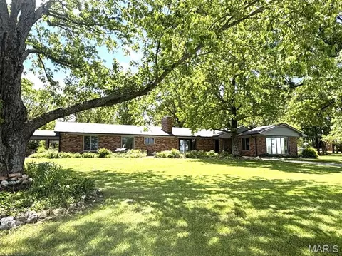 26541 Lake Shore Rd, Lebanon, MO 65536