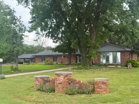 26541 Lake Shore Rd, Lebanon, MO 65536
