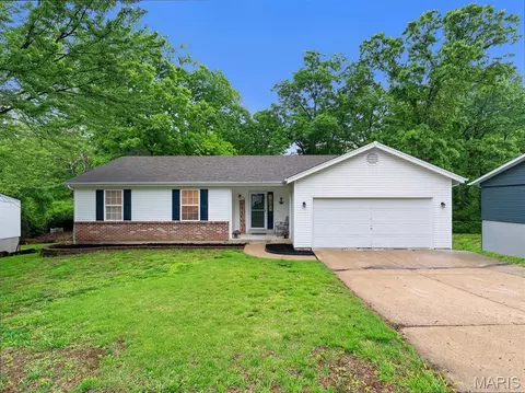 42 N Kern Dr, O'fallon, MO 63366