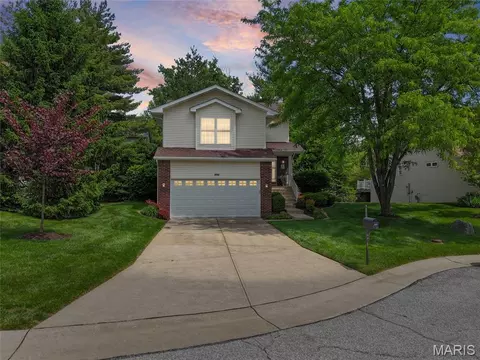 806 Conch Ter, Lake Saint Louis, MO 63367
