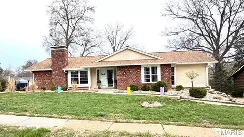 23 Sweetwood Ct, Ballwin, MO 63011