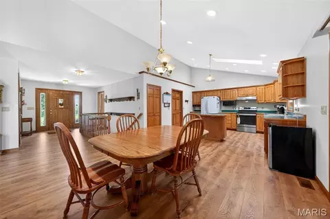 Dining - 101 Hilltop Ct, Washington, MO 63090 photo 2 of 3