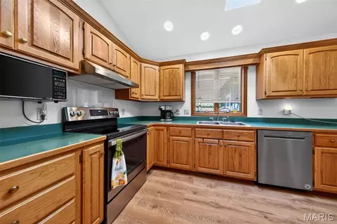 Kitchen - 101 Hilltop Ct, Washington, MO 63090 photo 3 of 5