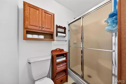 Bath - 101 Hilltop Ct, Washington, MO 63090 photo 2 of 4