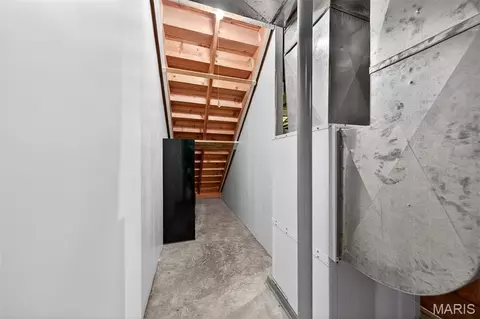 Entry Way - 101 Hilltop Ct, Washington, MO 63090 photo 3 of 3