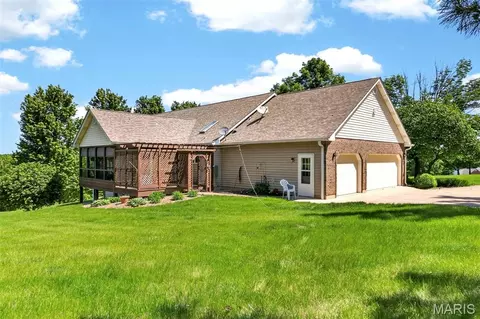 Exterior - 101 Hilltop Ct, Washington, MO 63090 photo 4 of 23