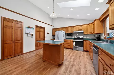 Kitchen - 101 Hilltop Ct, Washington, MO 63090 photo 1 of 5