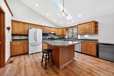 Kitchen - 101 Hilltop Ct, Washington, MO 63090 photo 2 of 5