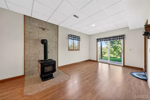 Living - 101 Hilltop Ct, Washington, MO 63090 photo 3 of 3