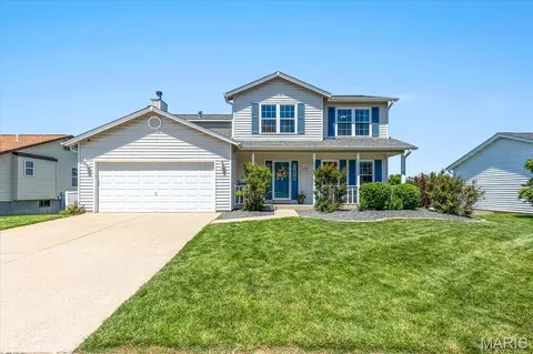 4010 Cambridge Crossing Dr, Saint Charles, MO 63304