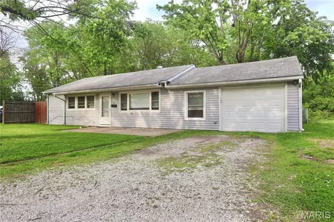 58 Delores Dr, Cahokia, IL 62206