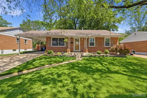 9540 Hale Dr, Affton, MO 63123