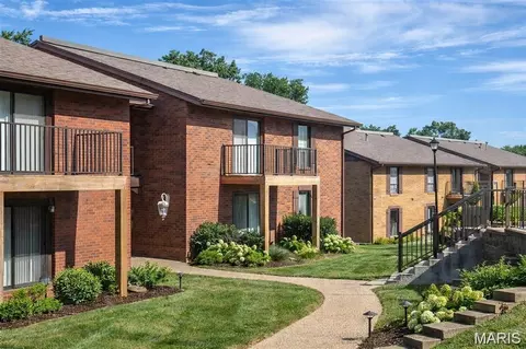 5593 Baronridge Dr #5, Saint Louis, MO 63129