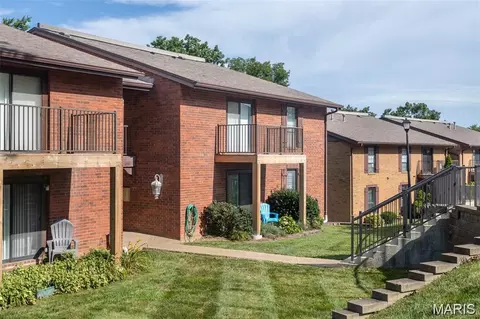 5593 Baronridge Dr #5, Saint Louis, MO 63129