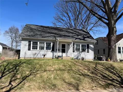 103 10th St, Crystal City, MO 63019