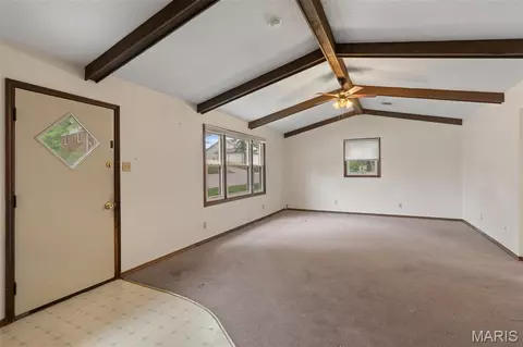 Living - 600 Locust St, Washington, MO 63090 photo 2 of 4