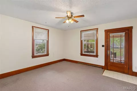 Living - 600 Locust St, Washington, MO 63090 photo 1 of 4