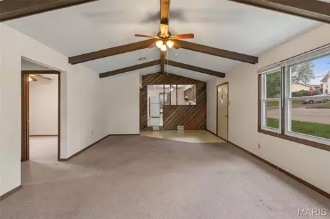 Living - 600 Locust St, Washington, MO 63090 photo 3 of 4
