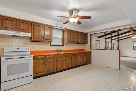 Kitchen - 600 Locust St, Washington, MO 63090 photo 1 of 4