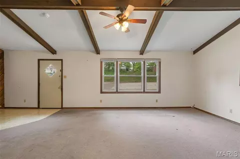 Living - 600 Locust St, Washington, MO 63090 photo 4 of 4
