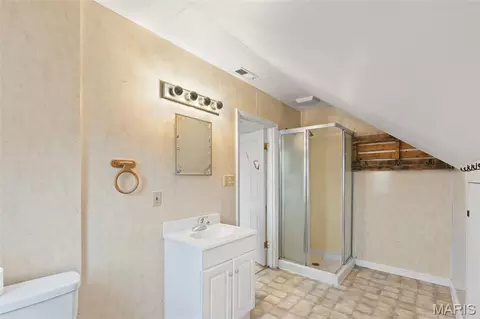 Bath - 600 Locust St, Washington, MO 63090 photo 3 of 3