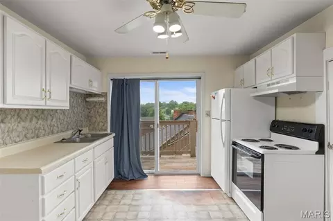 Kitchen - 600 Locust St, Washington, MO 63090 photo 4 of 4
