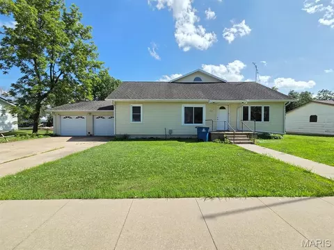 304 E Quincy St, Lewistown, MO 63452