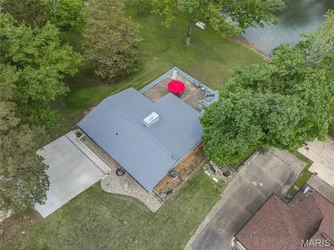 196 N Lake Dr, Hillsboro, MO 63050