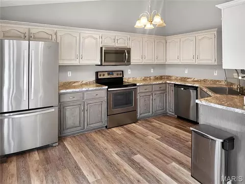110 Sawmill Rd, Saint Robert, MO 65584