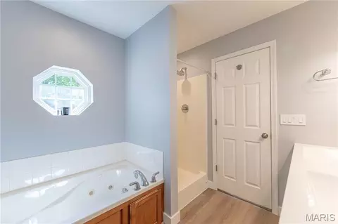 Bath - 20846 Hibbett Rd, Saint Robert, MO 65584 photo 2 of 3