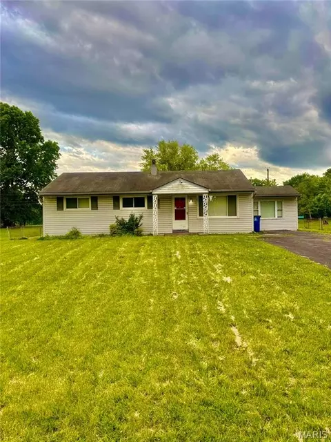 1020 Farmview Dr, Saint Louis, MO 63138