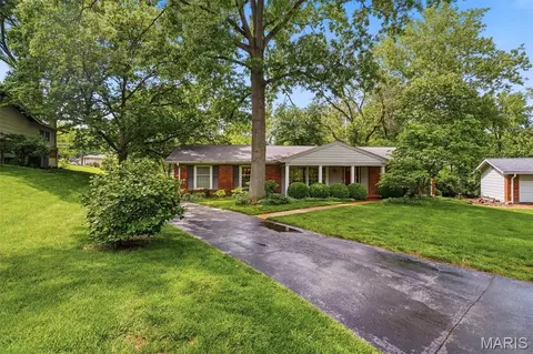 259 White Tree Ln, Ballwin, MO 63011